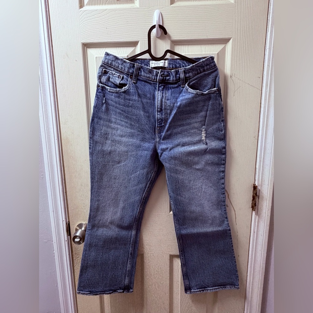 💙 Abercrombie & Fitch - The Kick Flare Ultra High Rise Jeans 8S